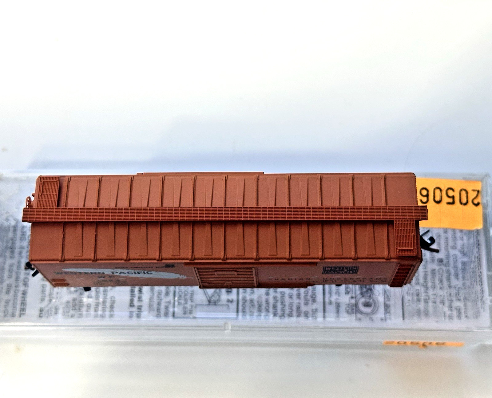 Micro Trans WESTERN PACIFIC 40′ Boxcar WP 1953 Superior Door METAL KD RTR