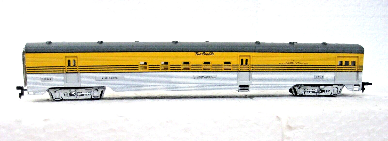 HO IHC CS RIO GRANDE RPO CAR 47335 CORRUGATED SIDE **Discounted**