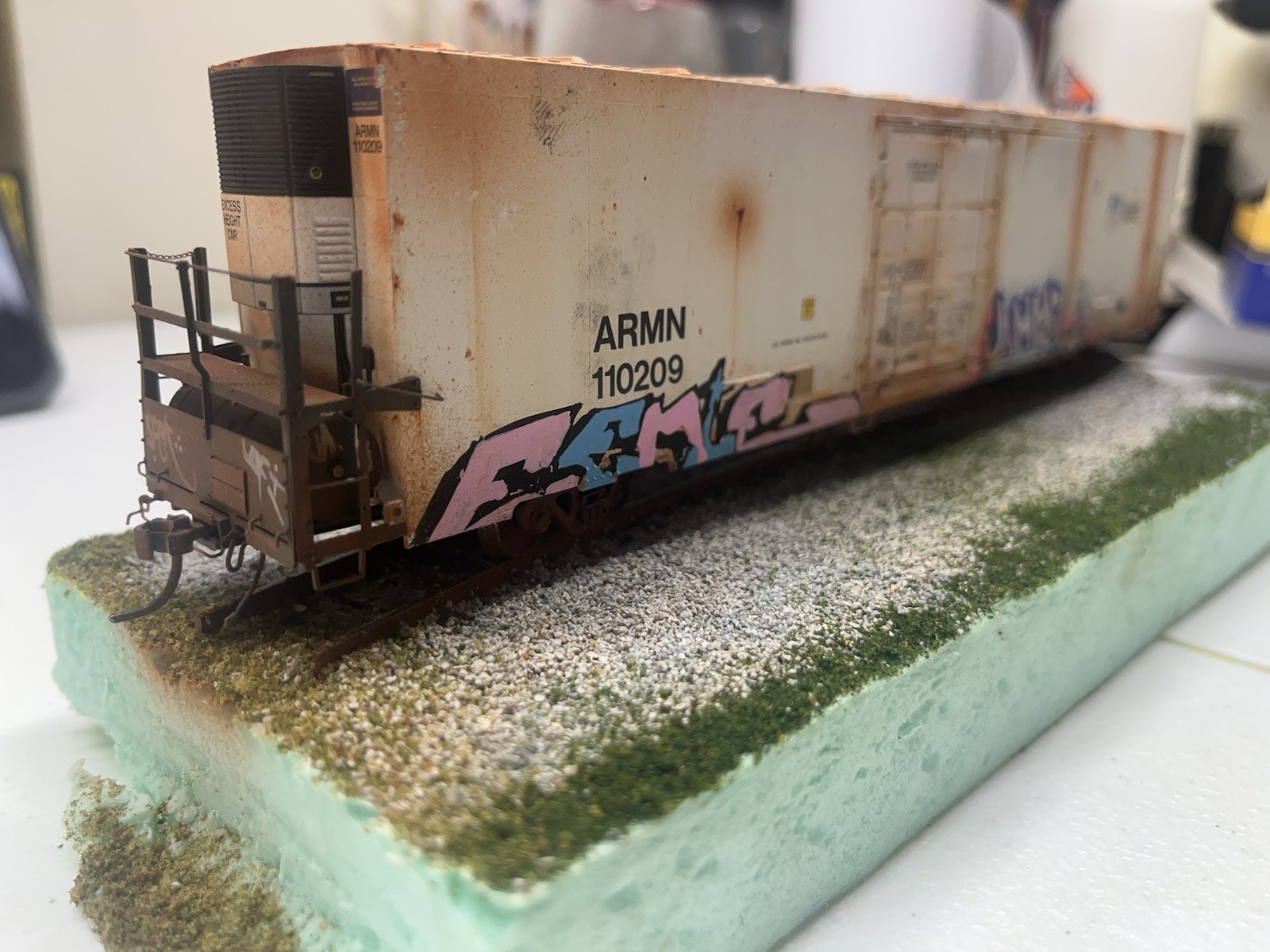 HO Scale Reefer Custom, Graffiti Custom Weathering With Custom Track Display