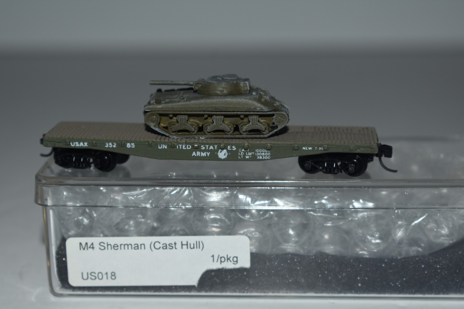 N Scale Ken Ray Models United States Army 40′ Flat Car with M4 Sherman C37579