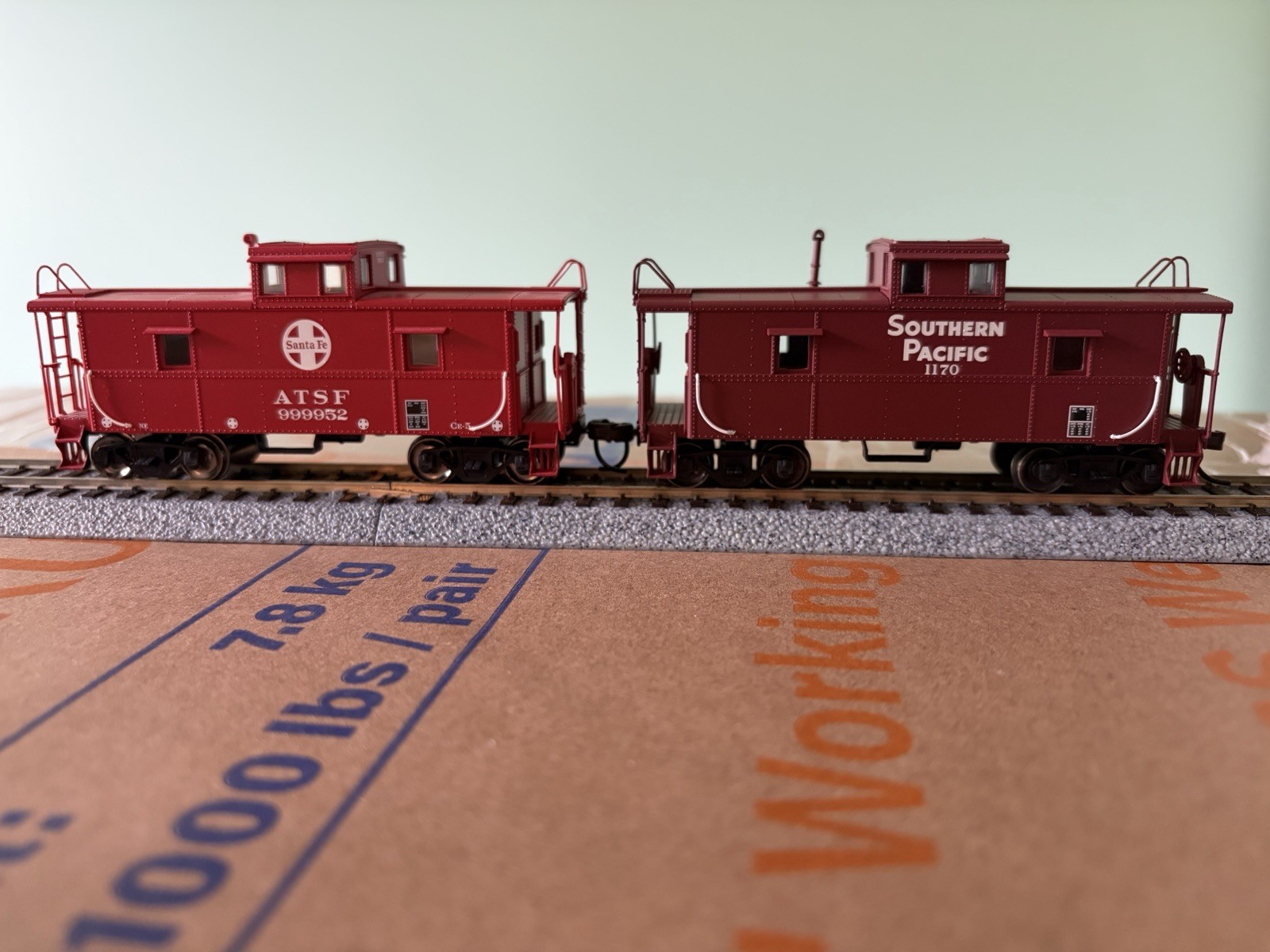 Atlas HO Scale Cupola Cabooses, Santa Fe & Southern Pacific 2 Pack