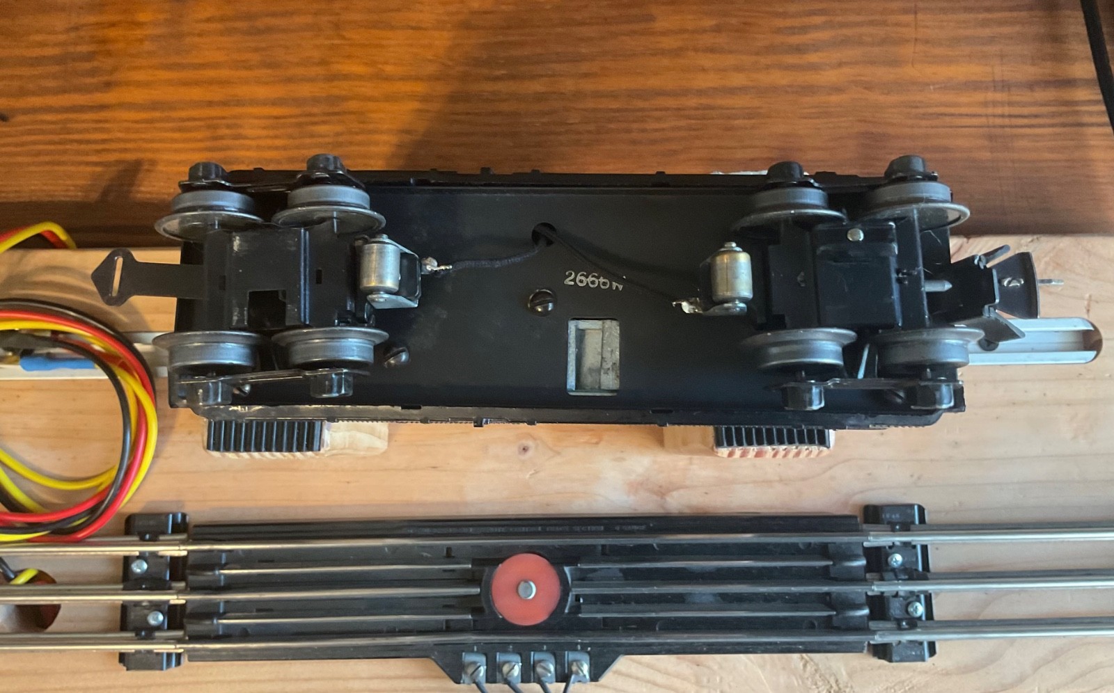 VINTAGE LIONEL 2666W TENDER COIL CAR WITH A STRONG WORKING WHISTLE