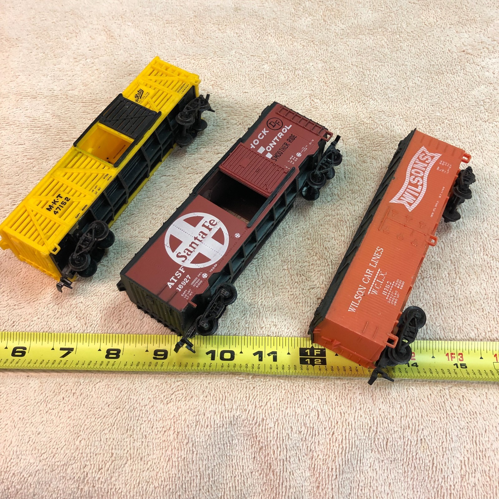LOT OF 3 “HO” GAUGE BOX CARS – Hong Kong