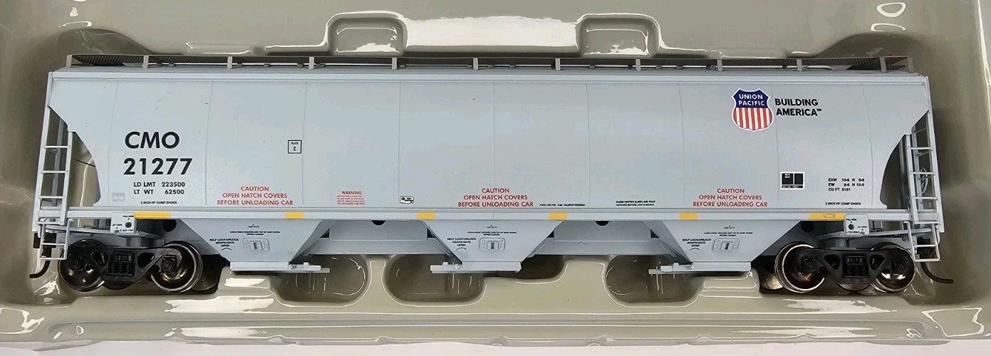 95988 Athearn Union Pacific CMO 5161 3-Bay Covered Hopper