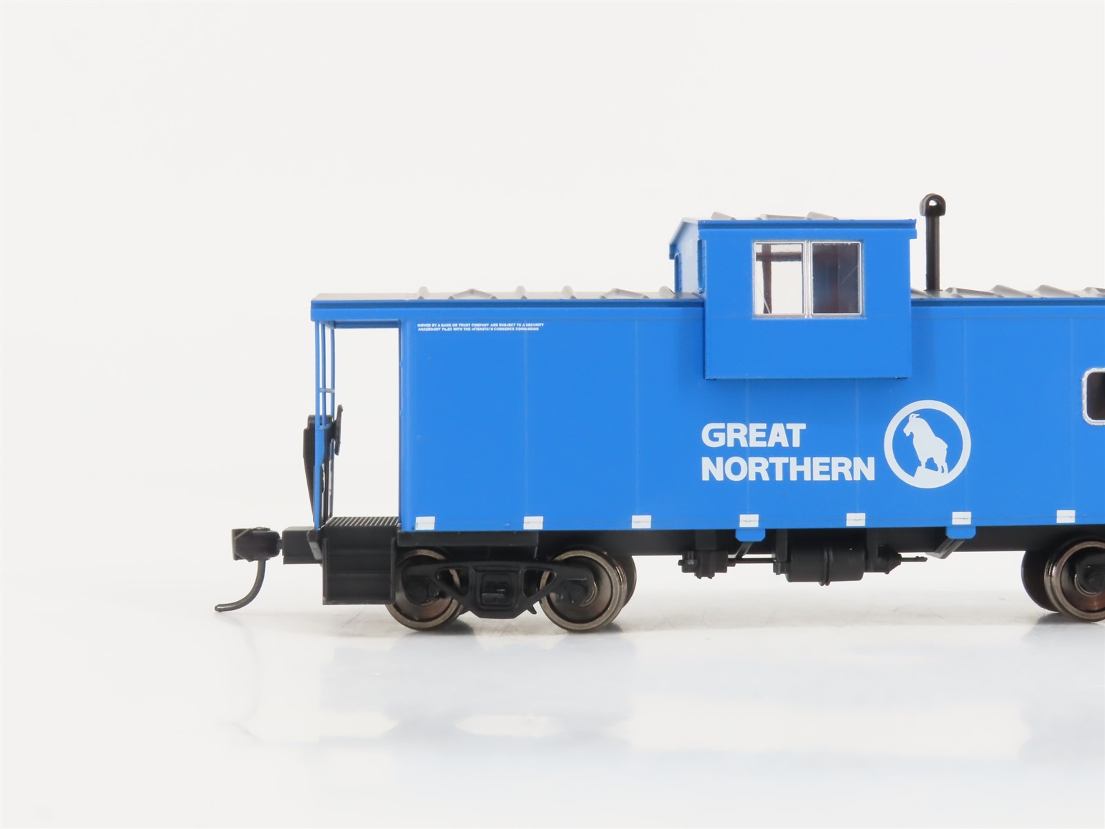 HO Walthers Mainline 910-8716 GN Big Sky Blue Int’l Extended Wide Vision Caboose