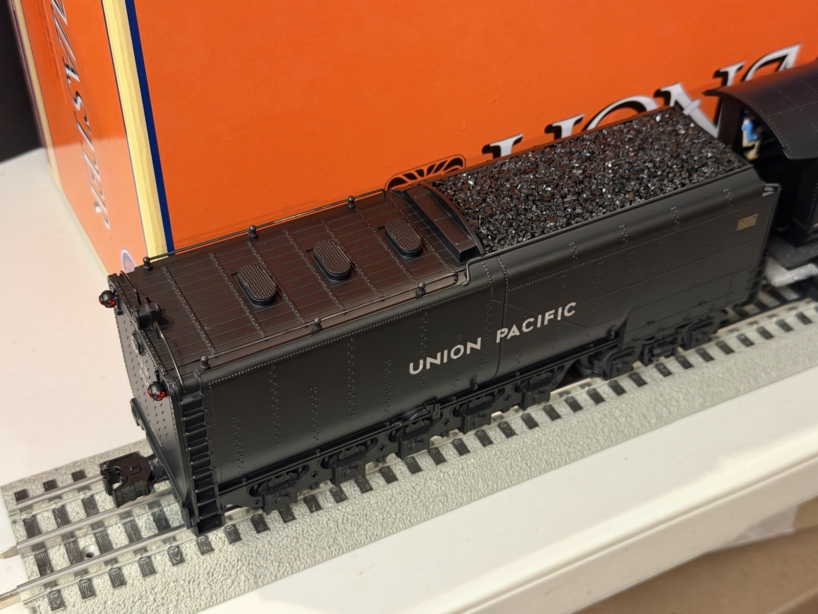 Lionel 1922010 Big Boy Union Pacific 5-Car Sherman Hill Set – Lionchief Plus 2.0