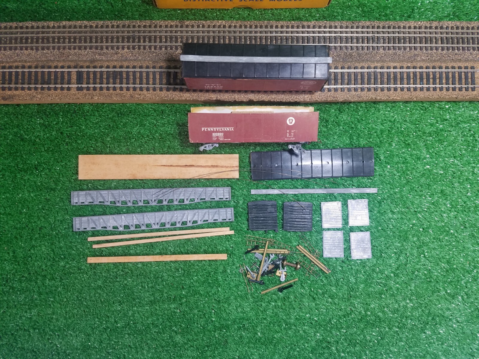 (2) Lehigh HO 40′ Boxcar Kits Partially Built Pennsylvania and NYC w/ D Link