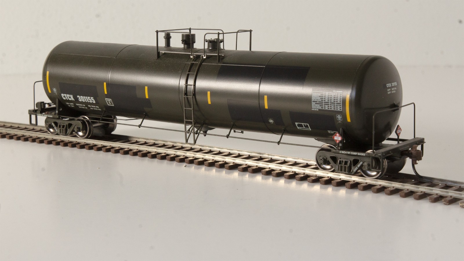 HO Scale Athearn Prime for Grime CTCX 30k Gallon Ethanol Tank Car 3 Pack
