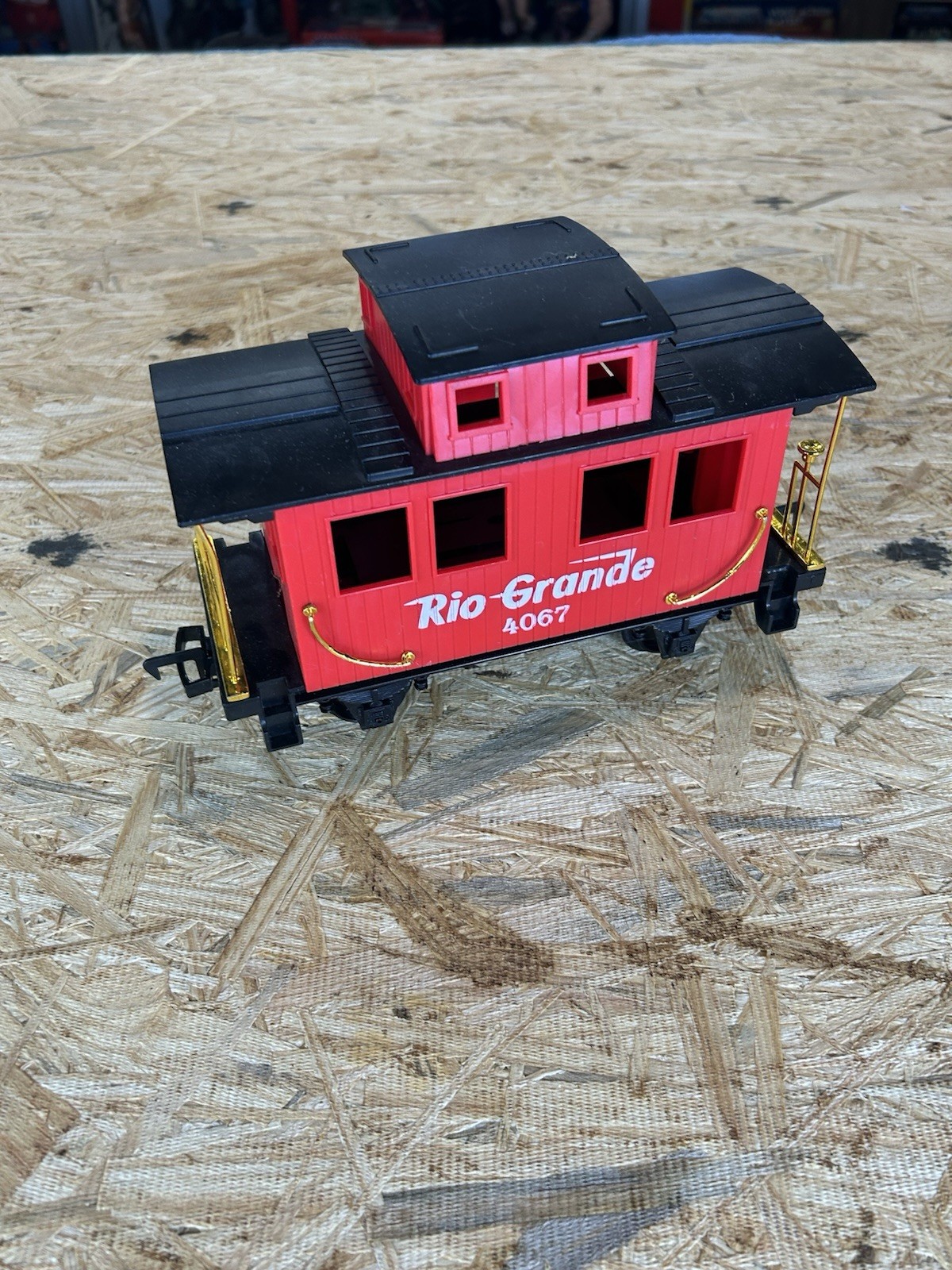 Scientific Toys Rio Grande #4067 Caboose G Scale Red Works black roof No Chimney
