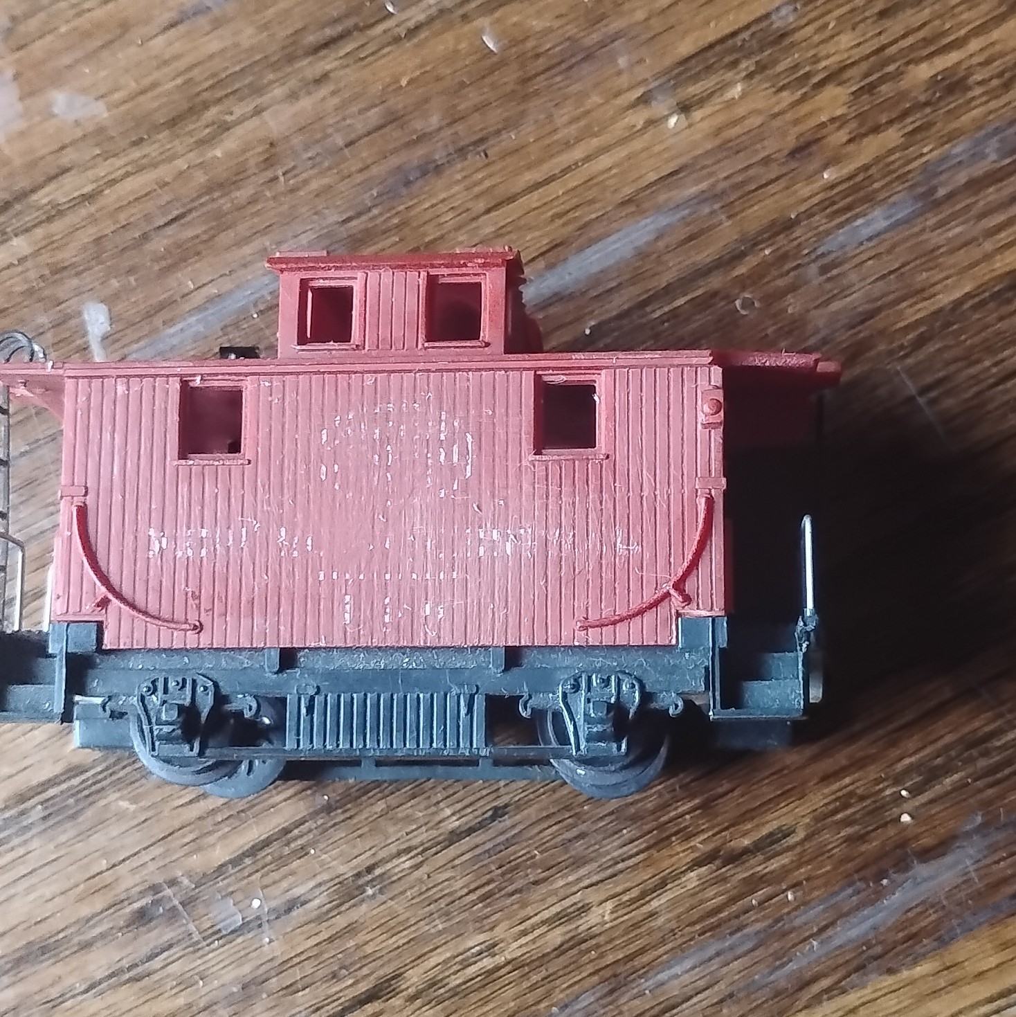 HO Scale 1:87 Red/Black Caboose Two-Rail Analog Ready To Go Plastic/Metal