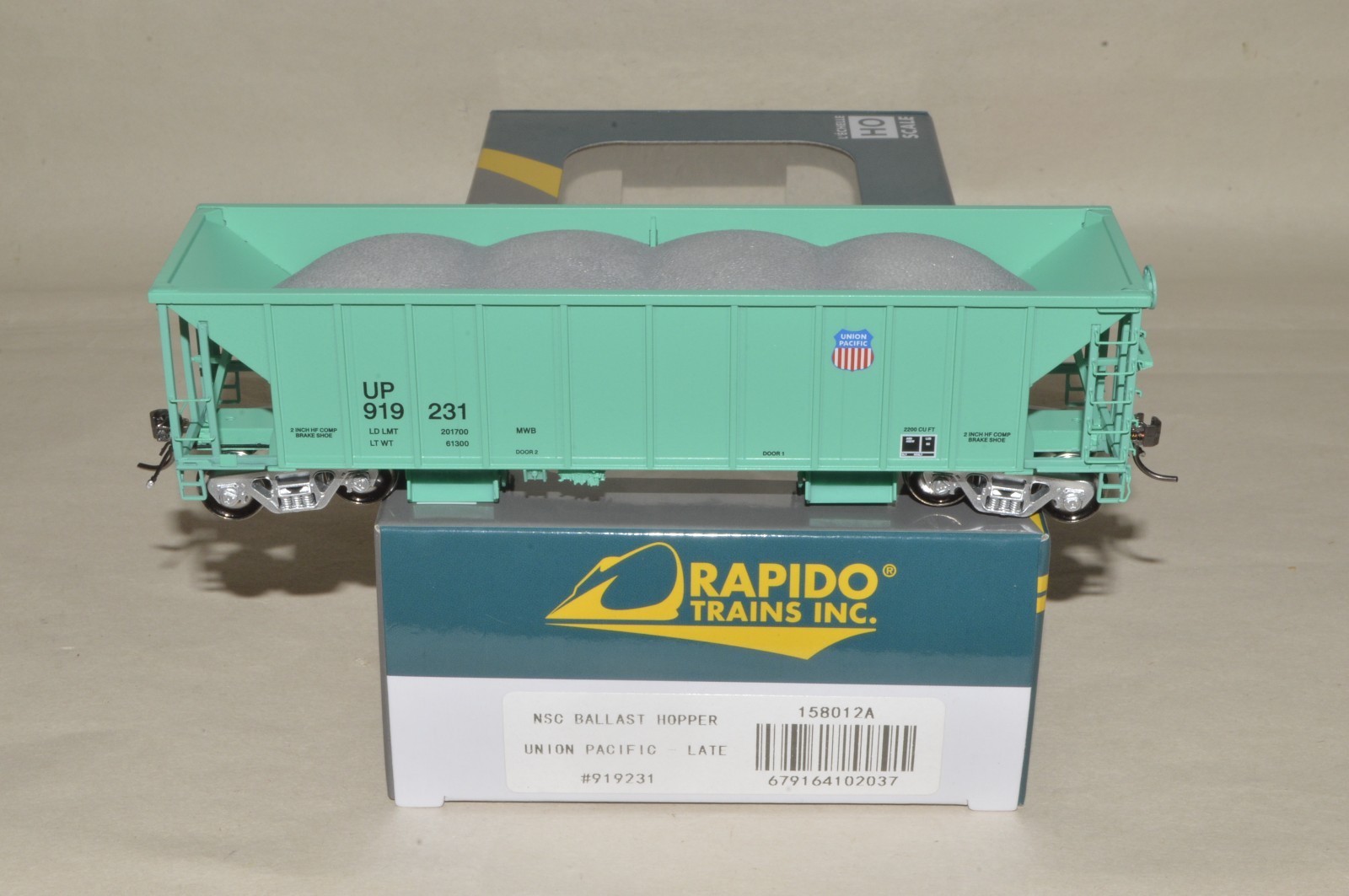 HO scale Rapido-Trains Union Pacific RR MW MOW WORK ballast hopper car w/ load