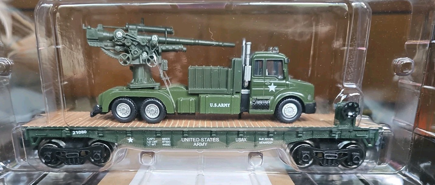 MENARD UNITED STATES ARMY FLATCAR WITH ARMY TRUCK AND GUN #279-3474. NIB (F48)