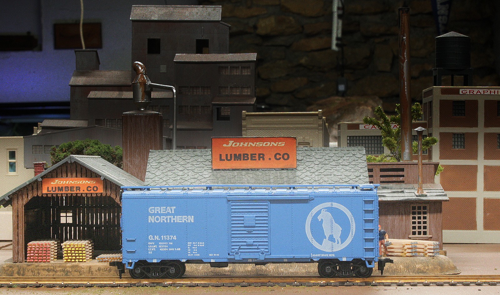 HO SCALE FREIGHT CAR – ATHEARN 1204 GREAT NORTHERN 40′ PS-1 BOXCAR – 11374