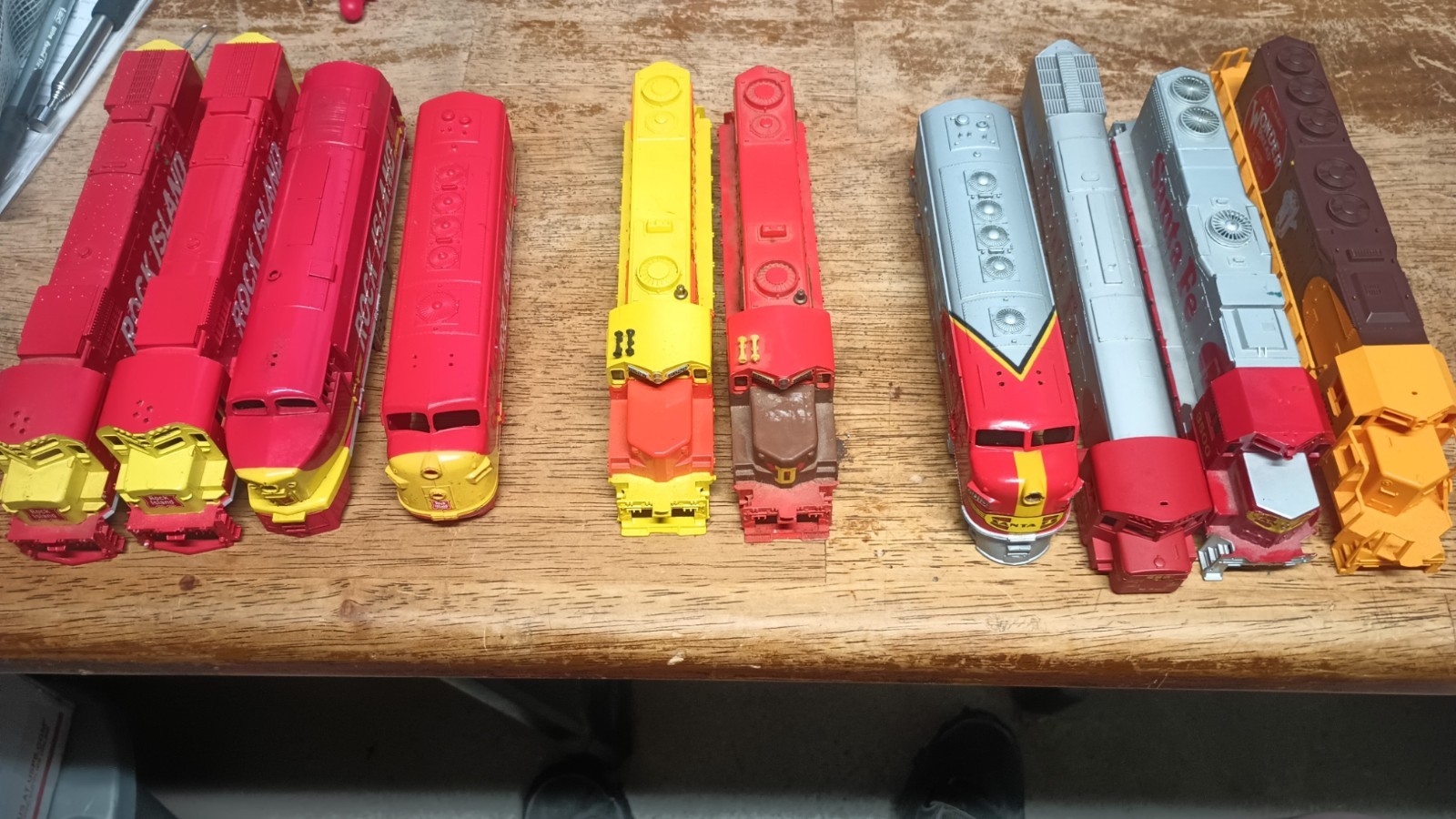 Lot of 10 HO Scale mostly Tyco Train Shell Bodies – Various Road Names – AS IS