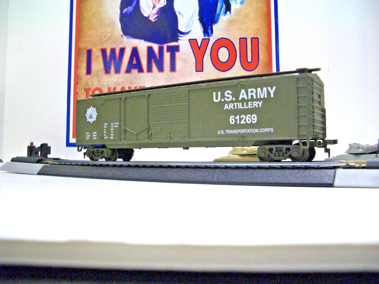 HO IHC US ARMY MILITARY ARTILLERY BOX CAR IN OLIVE DRAB #61269 50 FT.BOX CAR