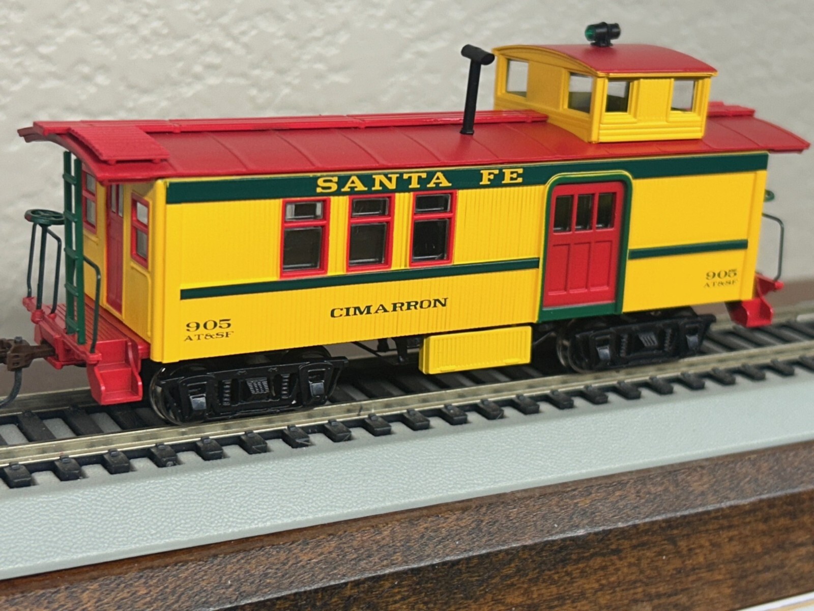 SANTA FE CIMARRON – DROVERs CABOOSE – LIVESTOCK / CATTLE – HO SCALE NEW RARE