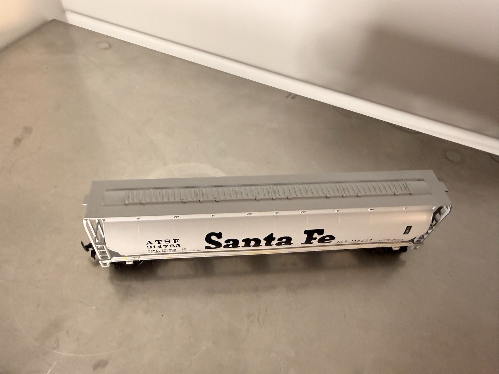 Bachmann – 55′ Grain Car Santa Fe #43-1031-02 – HO Scale – NEW IN BOX!!!