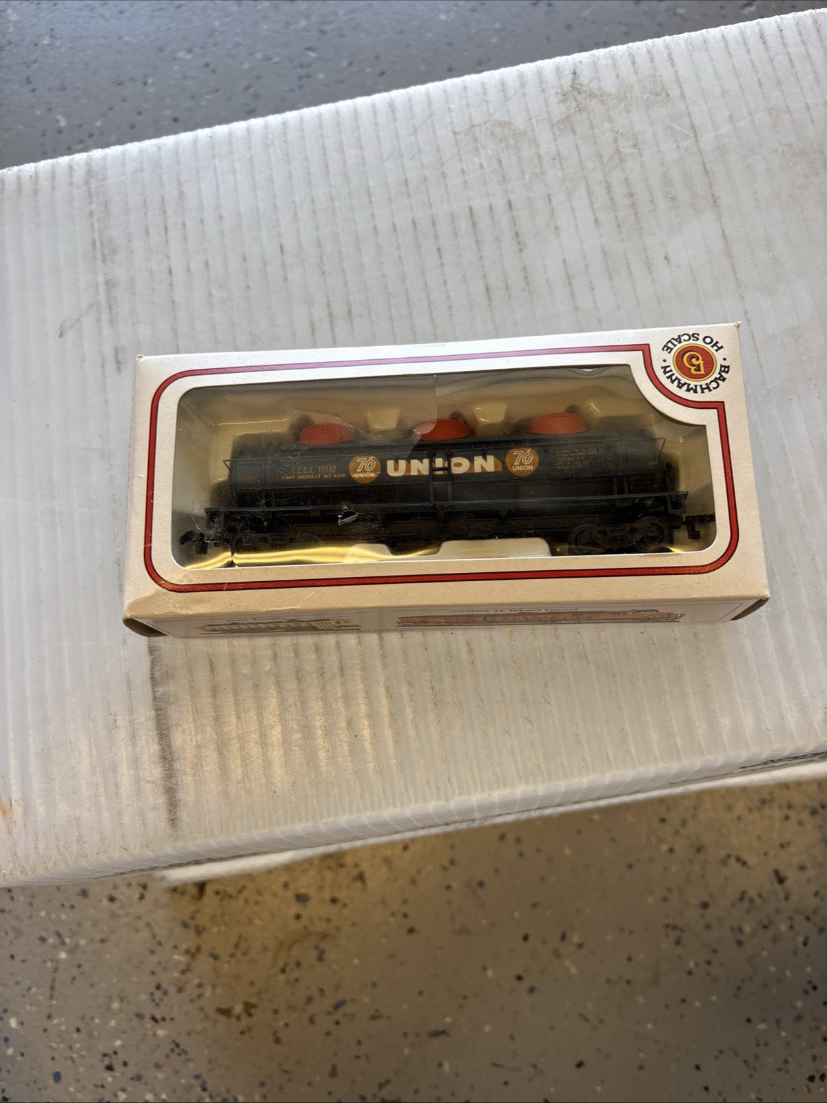 BACHMANN HO Scale Item # 70100 Phillips 66 Black 42′ 3-Dome Tank Car