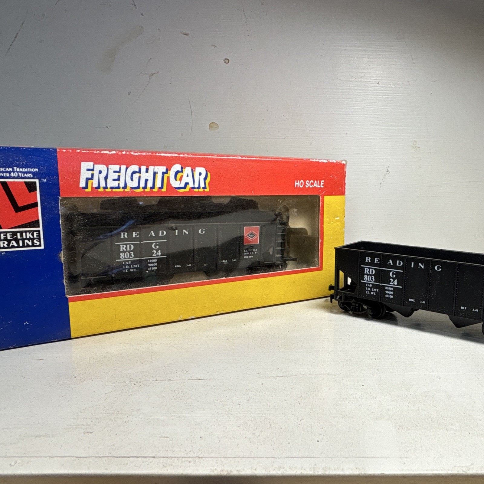 Life-Like HO 1:87 Reading Freight Car Black Plastic Ready-to-Go Pre-Built
