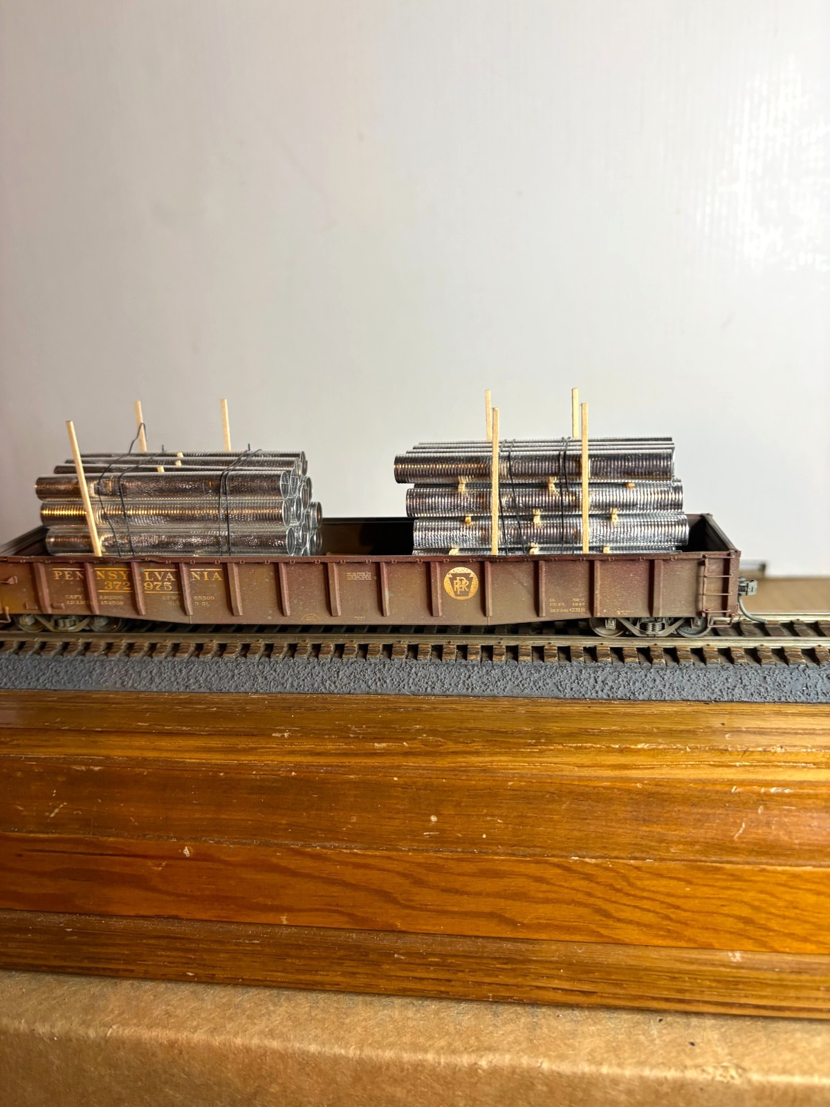 Brass Unknown P.R.R. 54′ Gondola Car #372975 w/Corregated Pipe Load H.O. 1:87