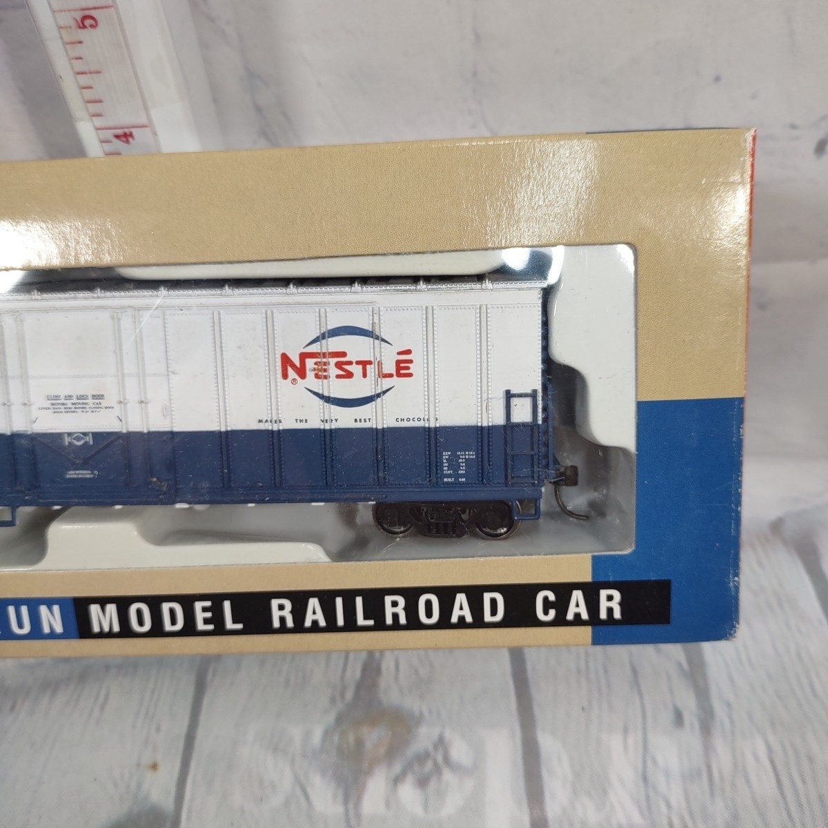 HO Walthers 932-3604 Nestle North American 50’ Exterior Post Boxcar TNCX #41853