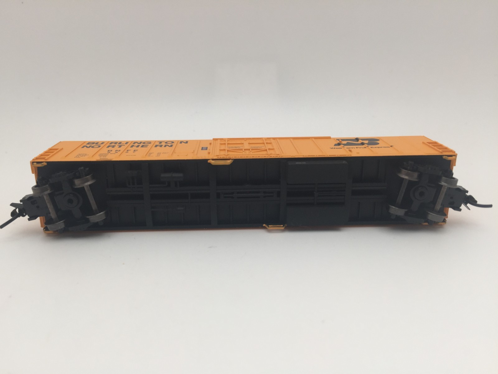 Red Caboose N Scale RN-18608-03 BNFE N R-70-15 Mechanical Reefer Rd #8527