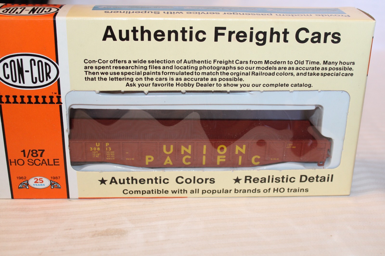 HO Scale Con-Cor, 54′ Mill Gondola, Union Pacific, Brown #30813 – 009021 Kit