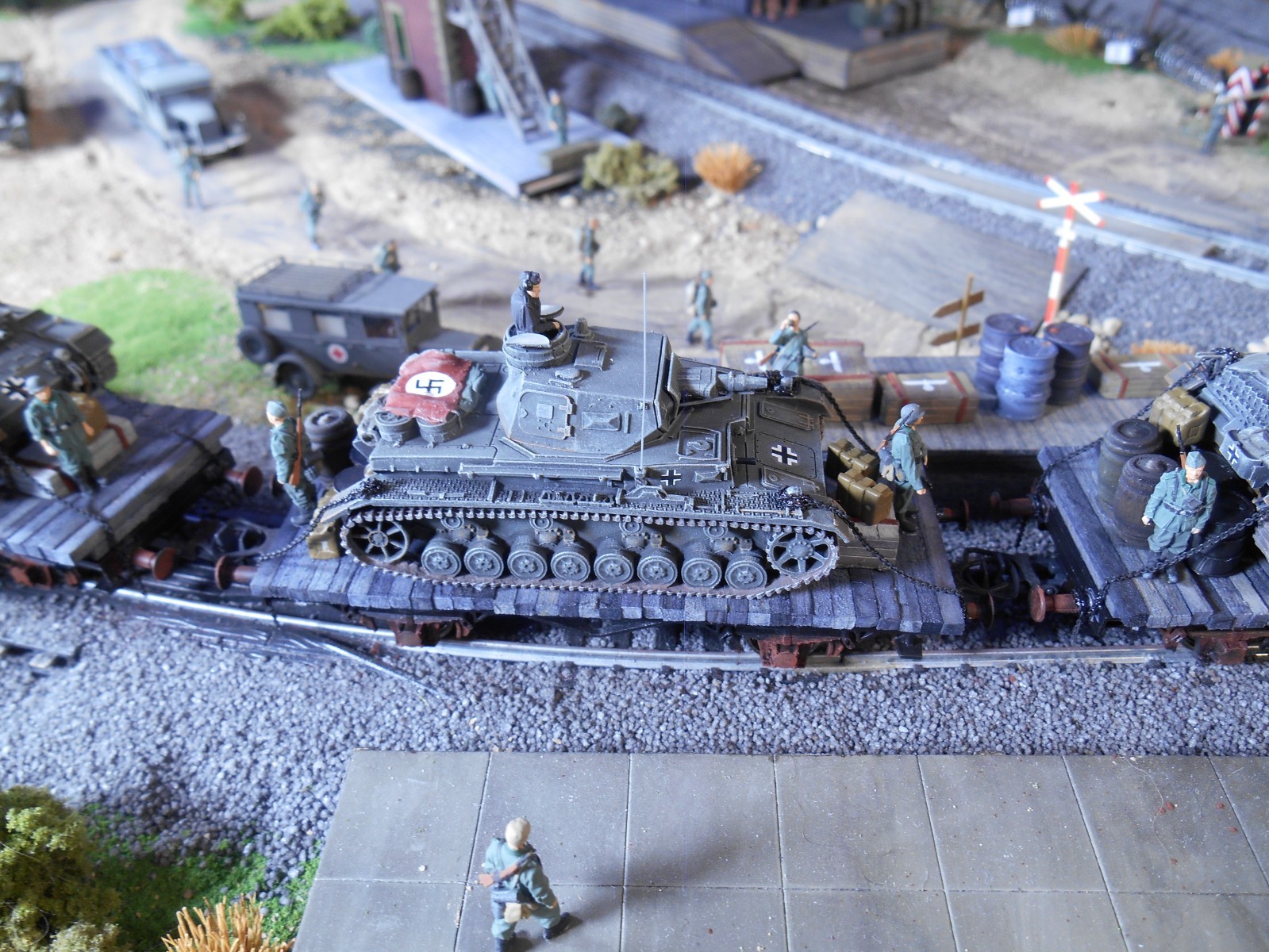 HO Roco Minitank 7th Panzer Army Tank 5 Car Train w/ Soldiers A2940 Custom