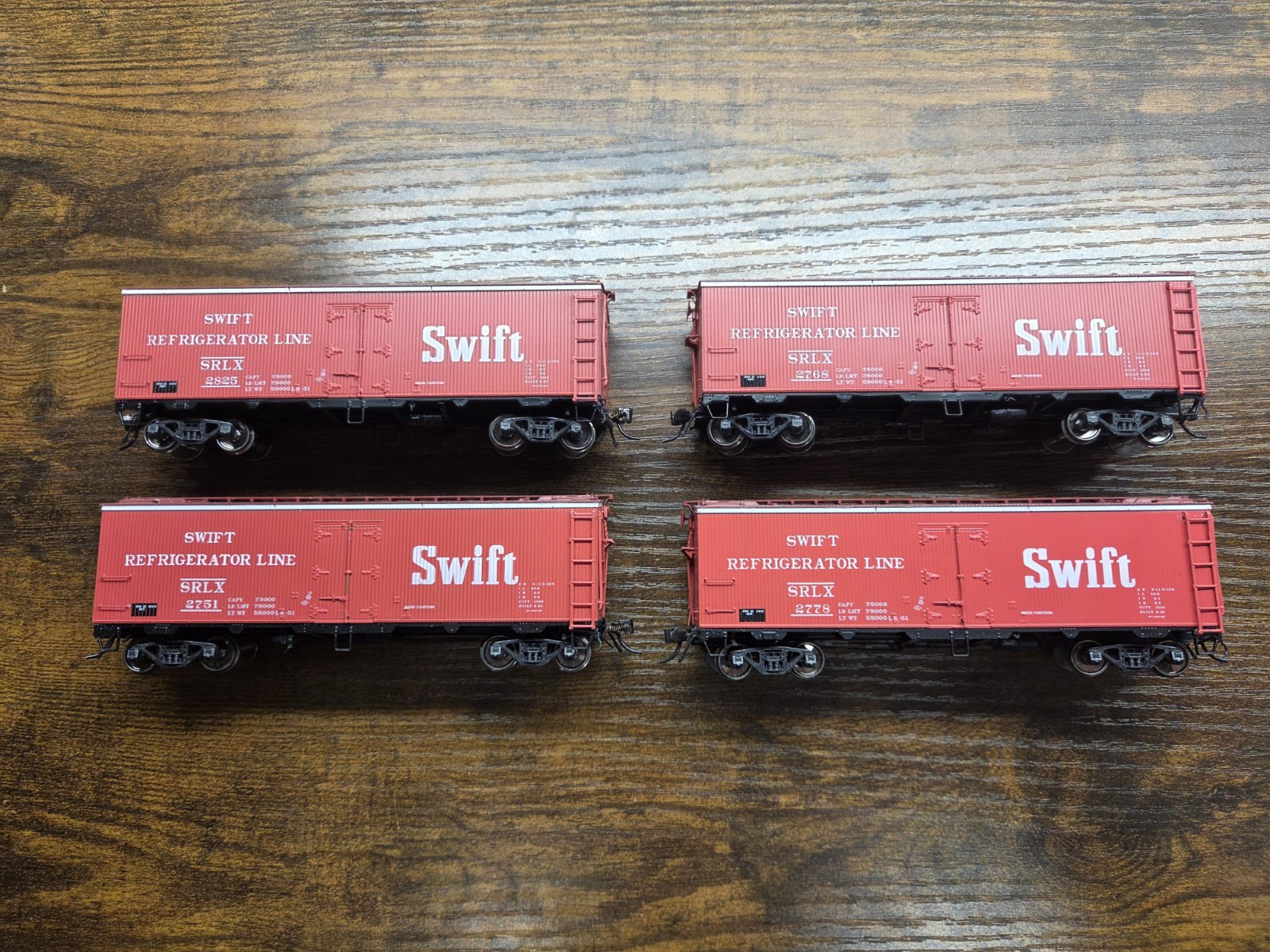 HO Scale Rapido SRLX 37’ Meat Reefer Swift – Set Of 4