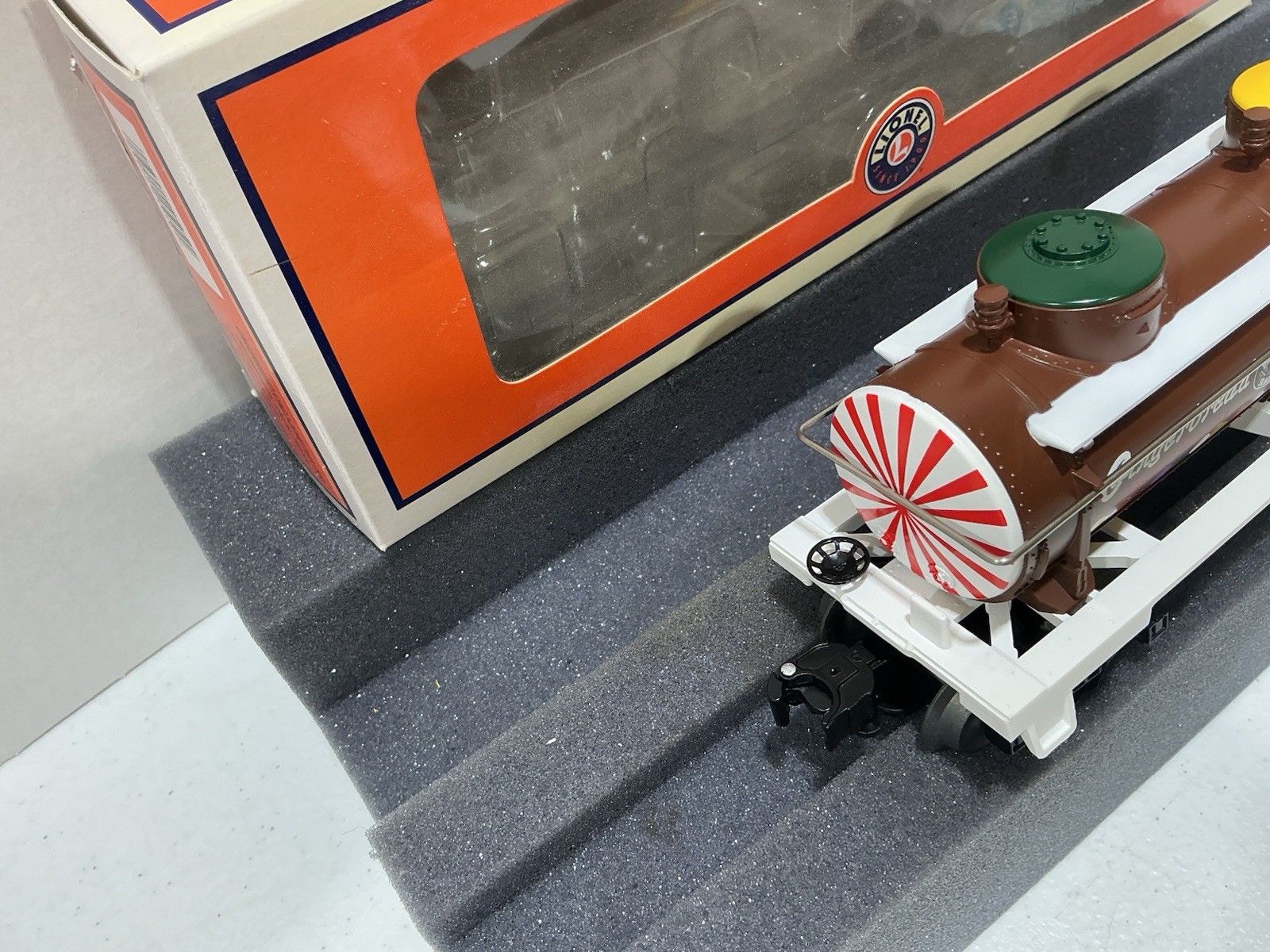 Lionel 6-25959 Gingerbread Icing 3-Dome tank car 25959 Brand NEW CTS 3.2.1Z