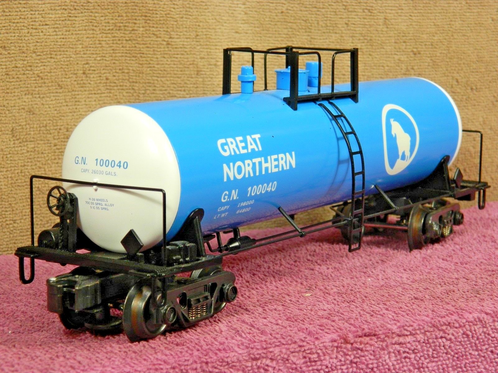 K-LINE GREAT NORTHERN SKY BLUE UNIBODY ALUMINUM TANK CAR O SCALE #K-90016 LNOB