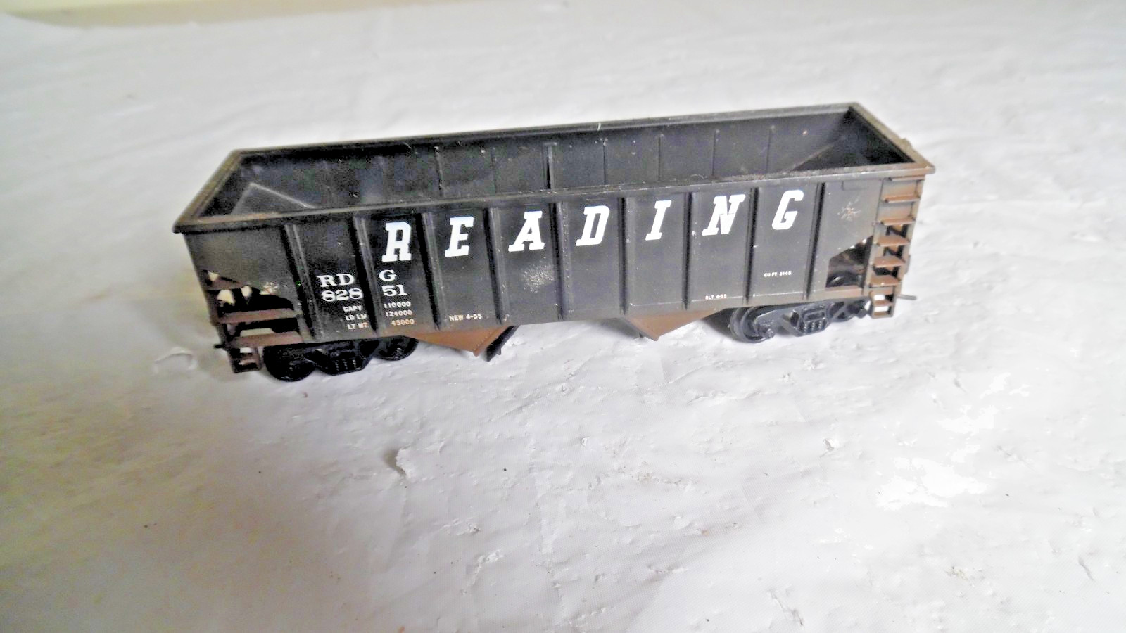 Unknown Manufacture Reading 82851 Ho 2 Bay Hopper Car Used-Kadee Couplers