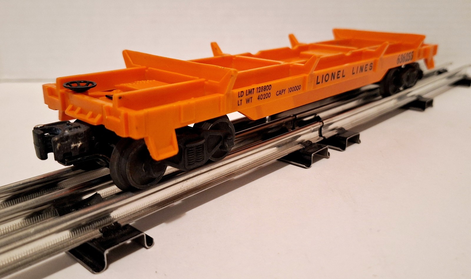 LIONEL LINES POSTWAR O GAUGE 6362 ORANGE RAIL TRUCK FLAT CAR #636255 C7+ NO LOAD