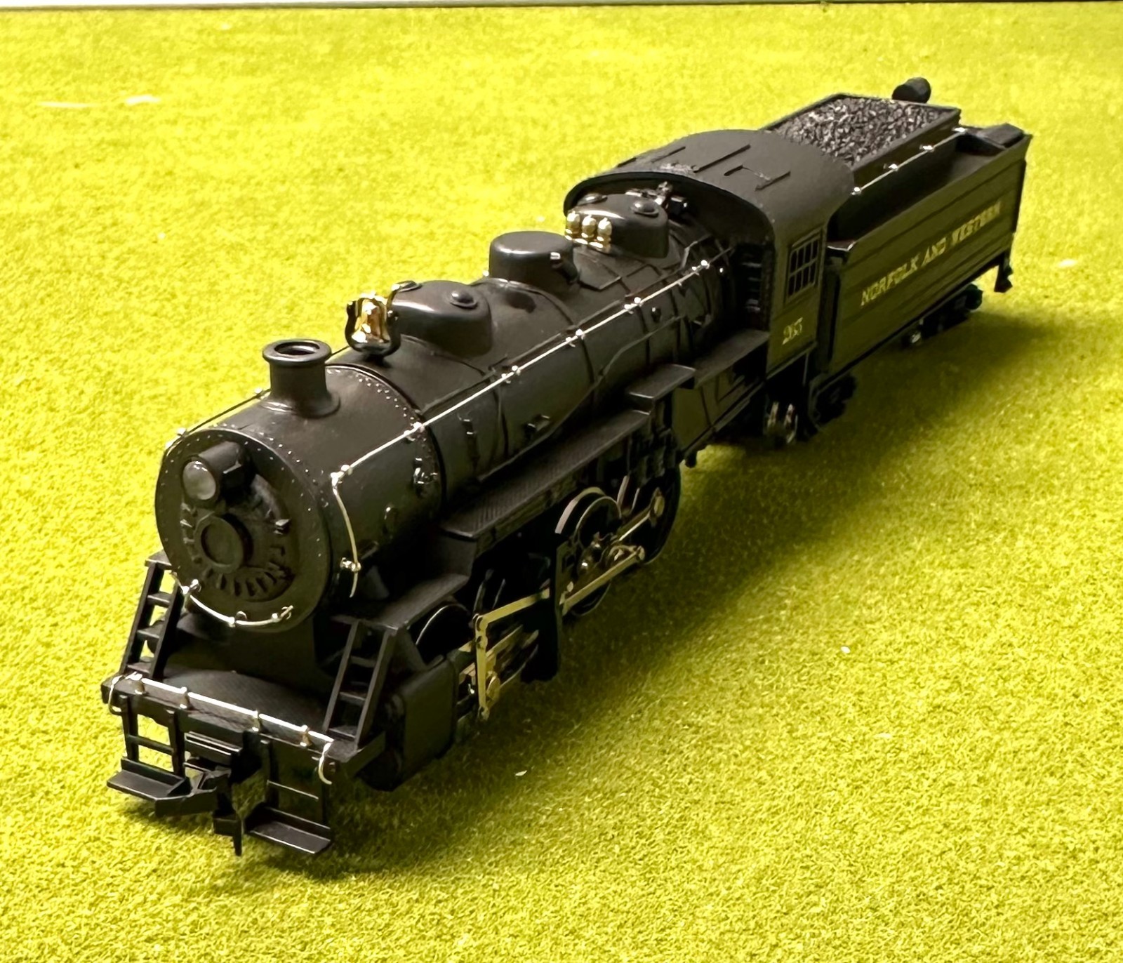 IHC Premier Series HO Scale 0-8-0 Shifter Norfolk Western DC Steam Locomotive