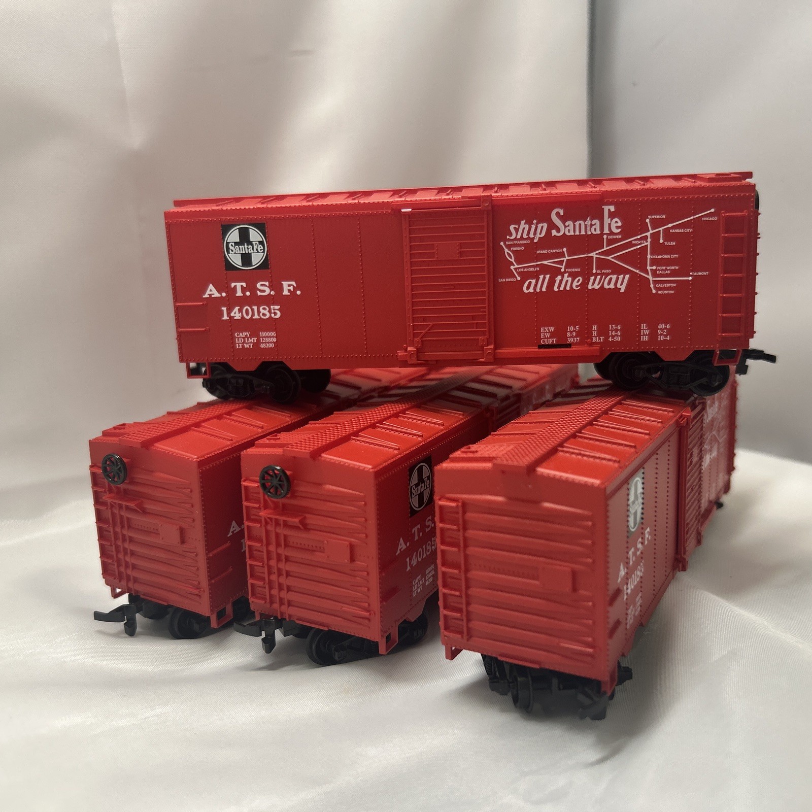 Life-Like Trains HO Scale ATSF Santa Fe All the Way Red Boxcars Set of 4