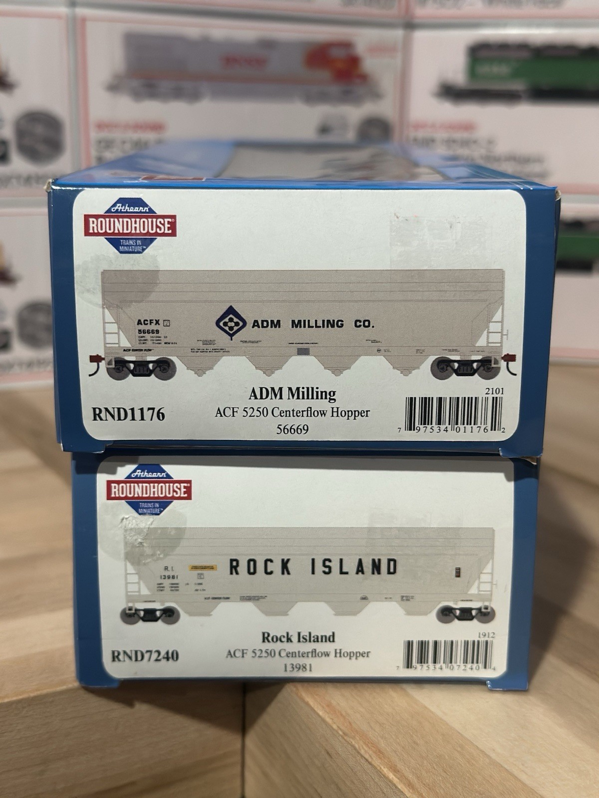 Athearn #13981 HO Rock Island ACF 5250 Center flow Hopper Adam Milling Lot2 NEW