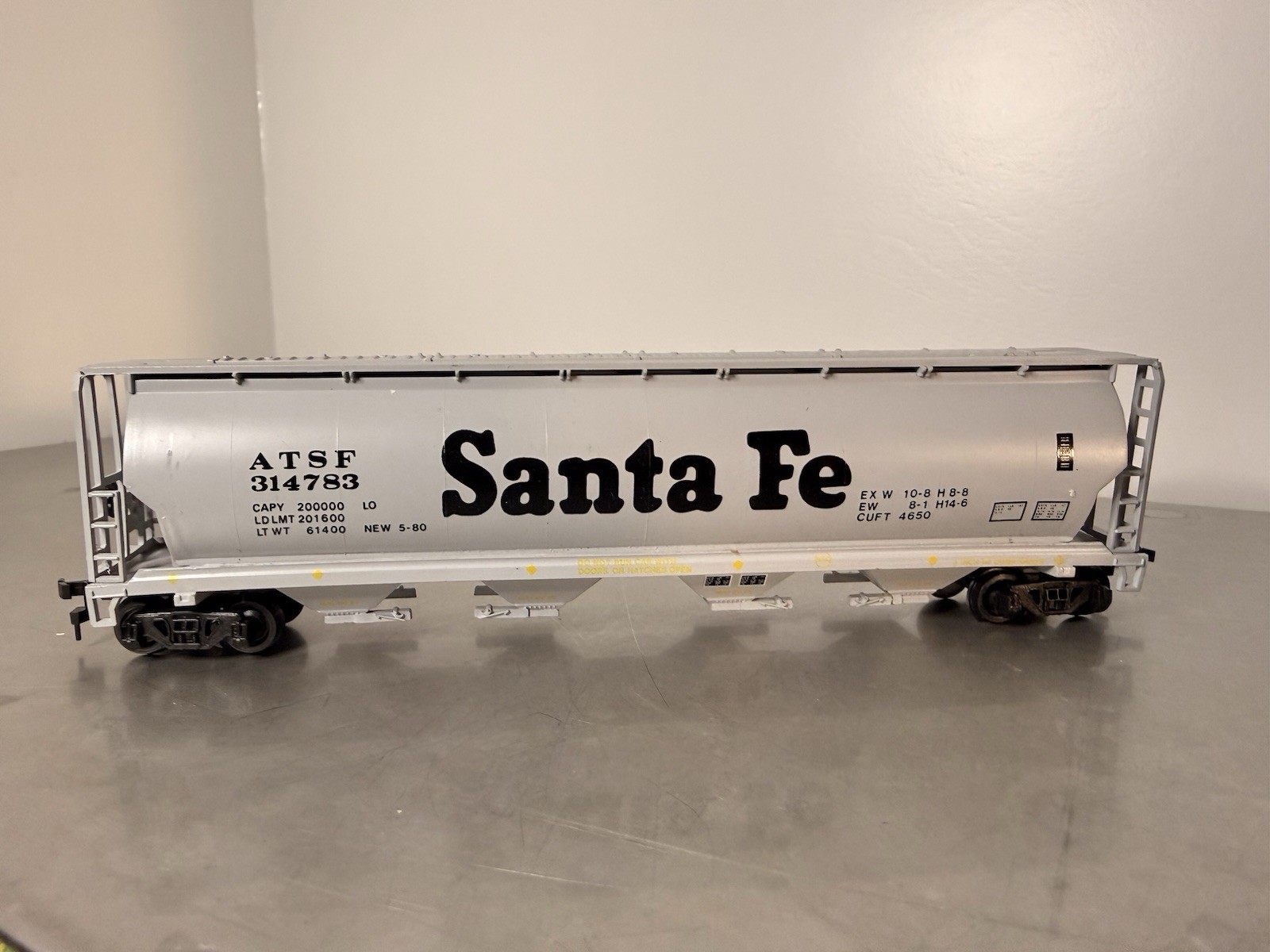 Bachmann – 55′ Grain Car Santa Fe #43-1031-02 – HO Scale – NEW IN BOX!!!