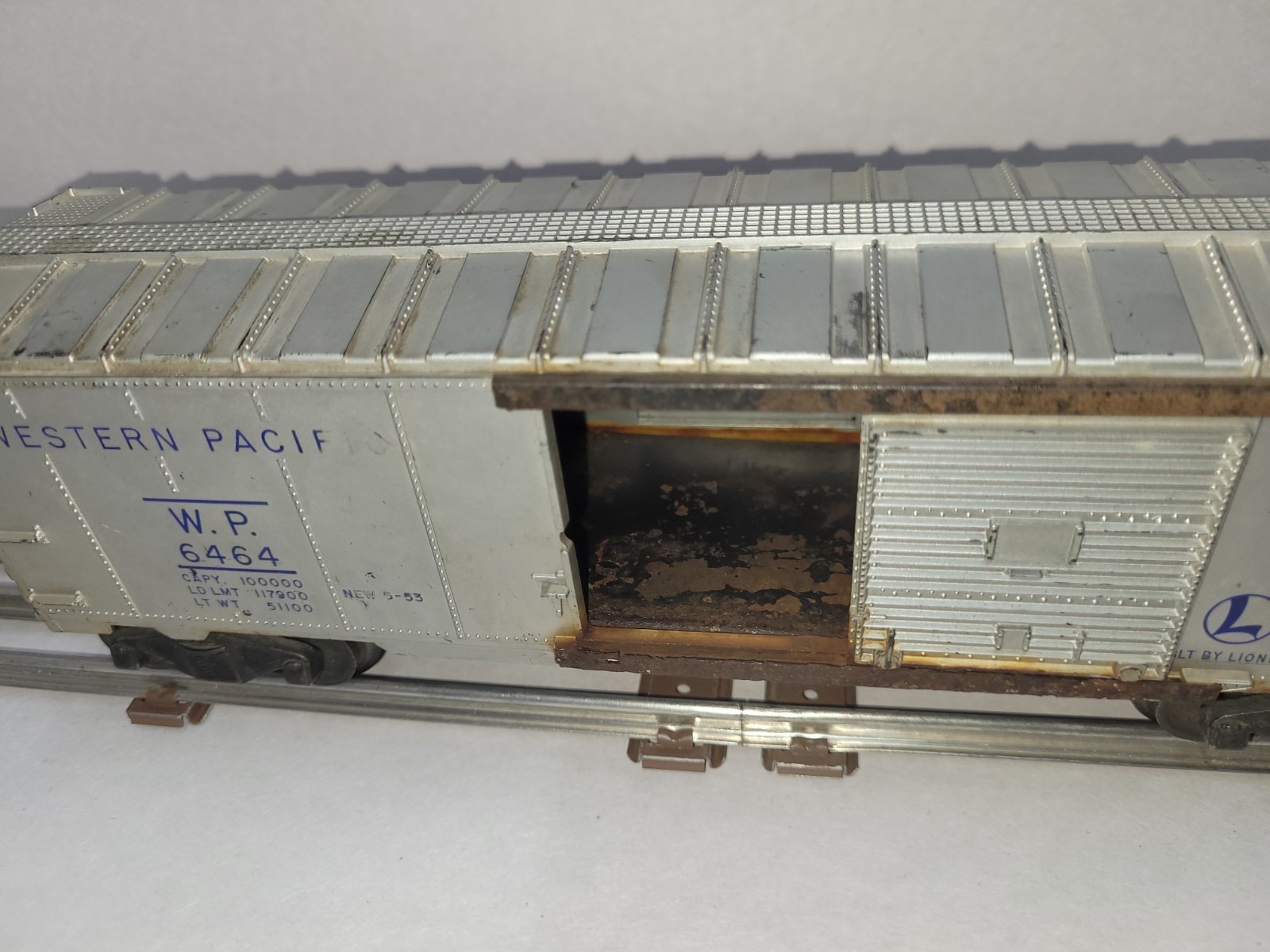 Lionel 6464-1 Western Pacific Boxcar Silver Postwar O gauge