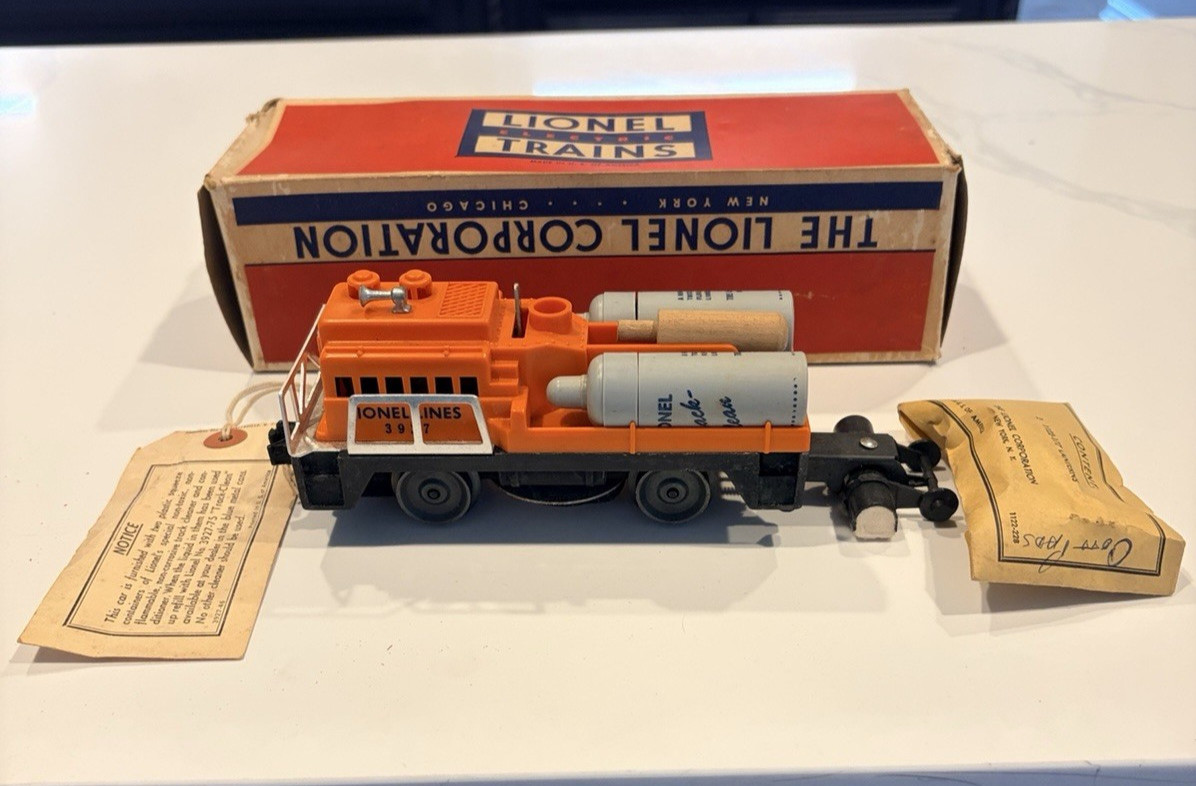 Vintage Lionel 3927 Track Cleaning Car – O Gauge Postwar – Original Box & Tags