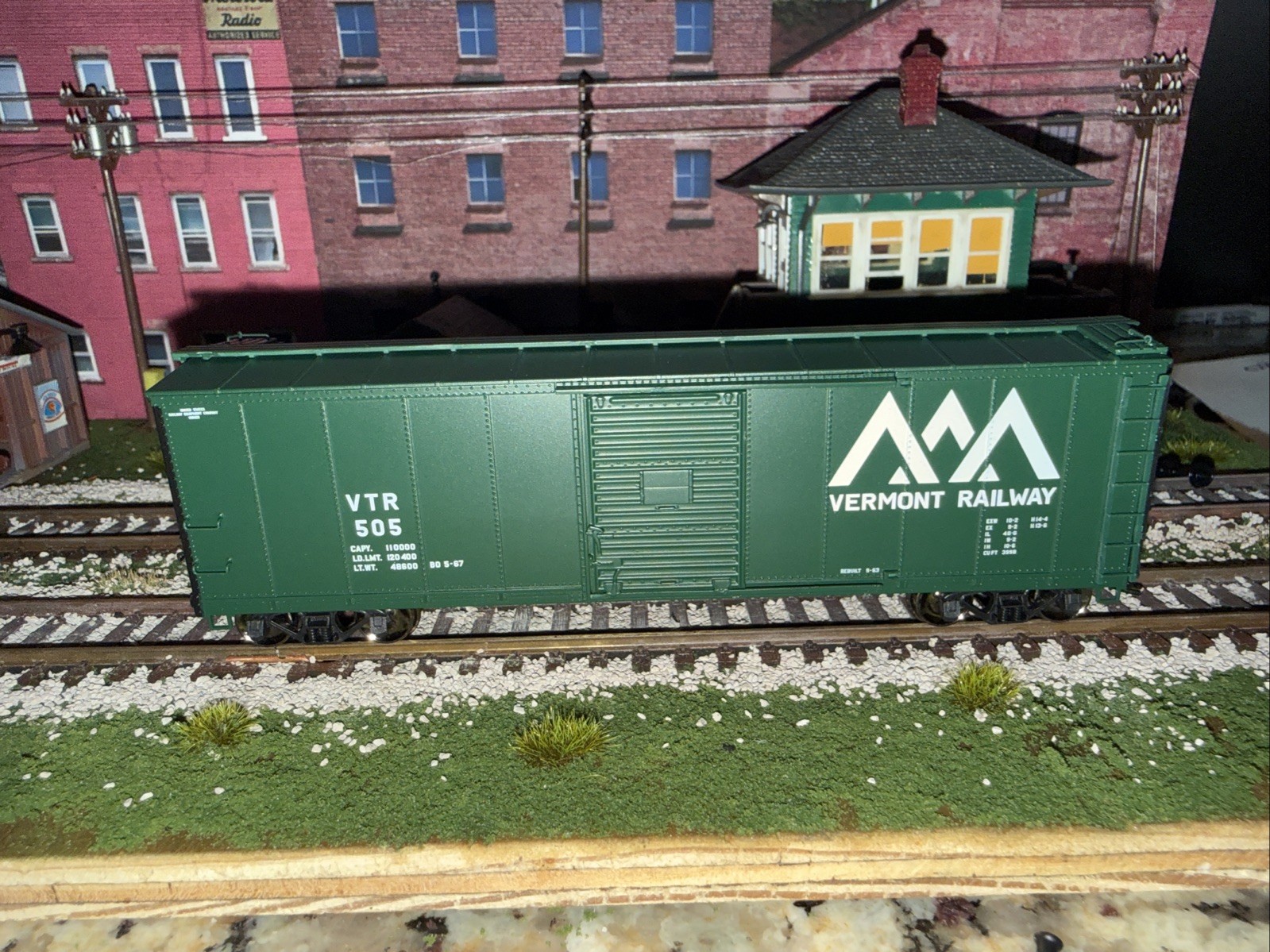 Atlas ~ HO ~ 6406-01 ~ USRA Steel Rebuilt Box Car ~ Vermont Railway- Road ~ #505