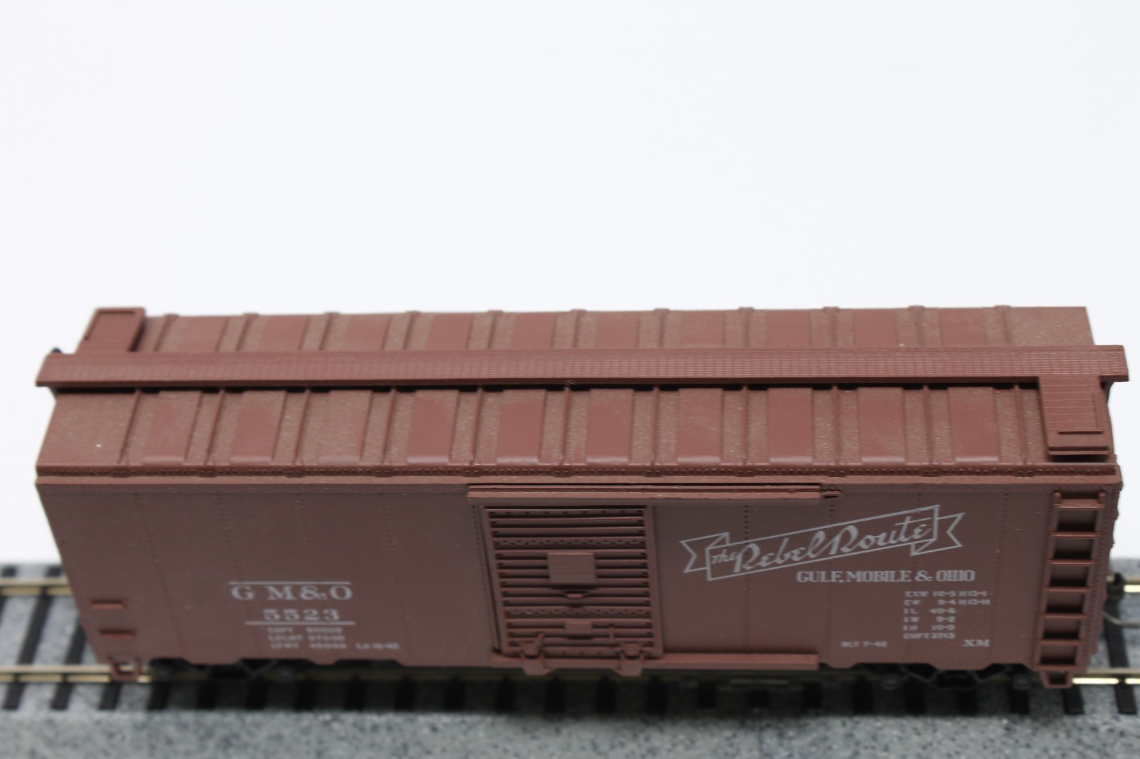 HO Athearn 40′ Sliding Door Boxcar Gulf Mobile & Ohio Rebel Route GM&O 5523 RTR