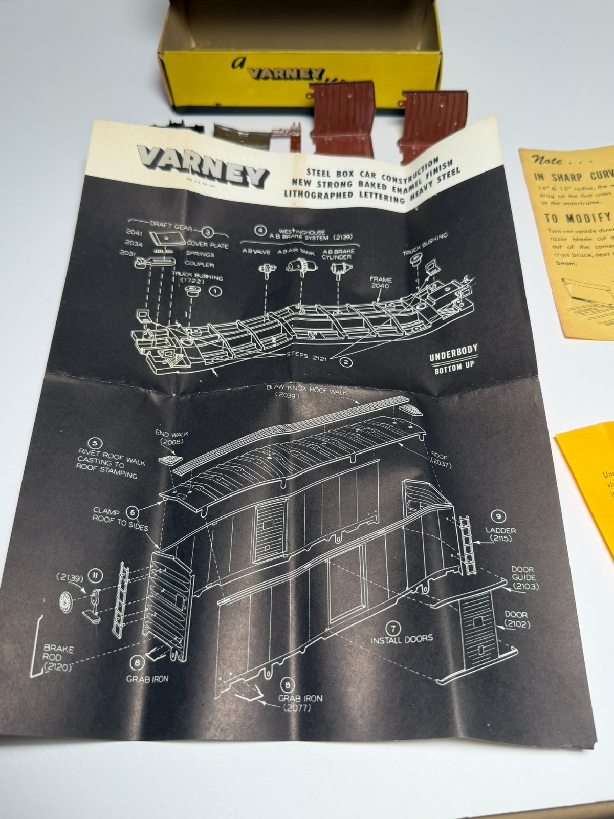 1950’s Varney HO B-76 Union Pacific UP 40′ Single Door Boxcar – Missing Trucks