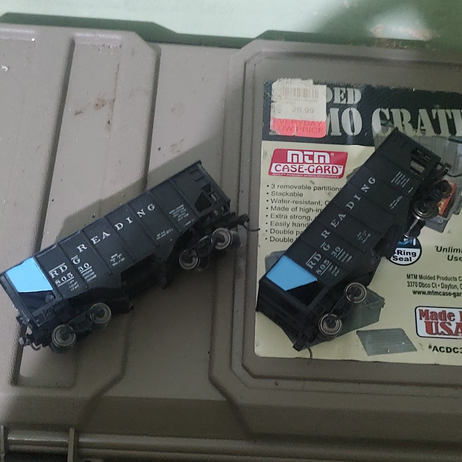 Diecast reading anthracite hoppers. metal wheels + knuckles pre installed 3 pack