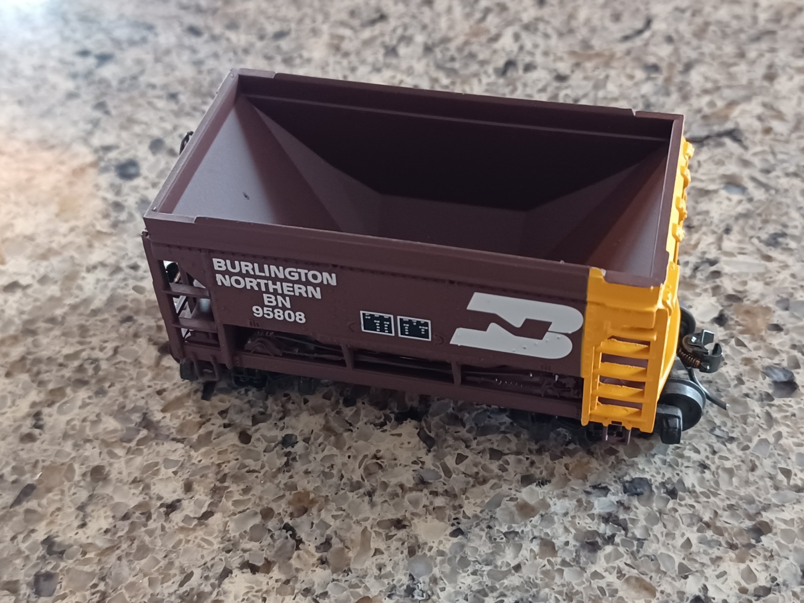 WALTHERS-GOLD LINE-HO-ORE CAR-TACONITE VERSION-12PK-BURLINGTON NORTHERN #2