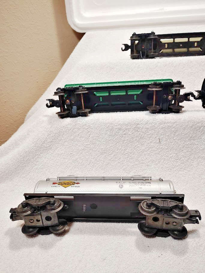 5 Lionel O Gauge Lionel Lines, Sunoco, Gulf 6465 & 6045 Double Dome Tank Car Lot