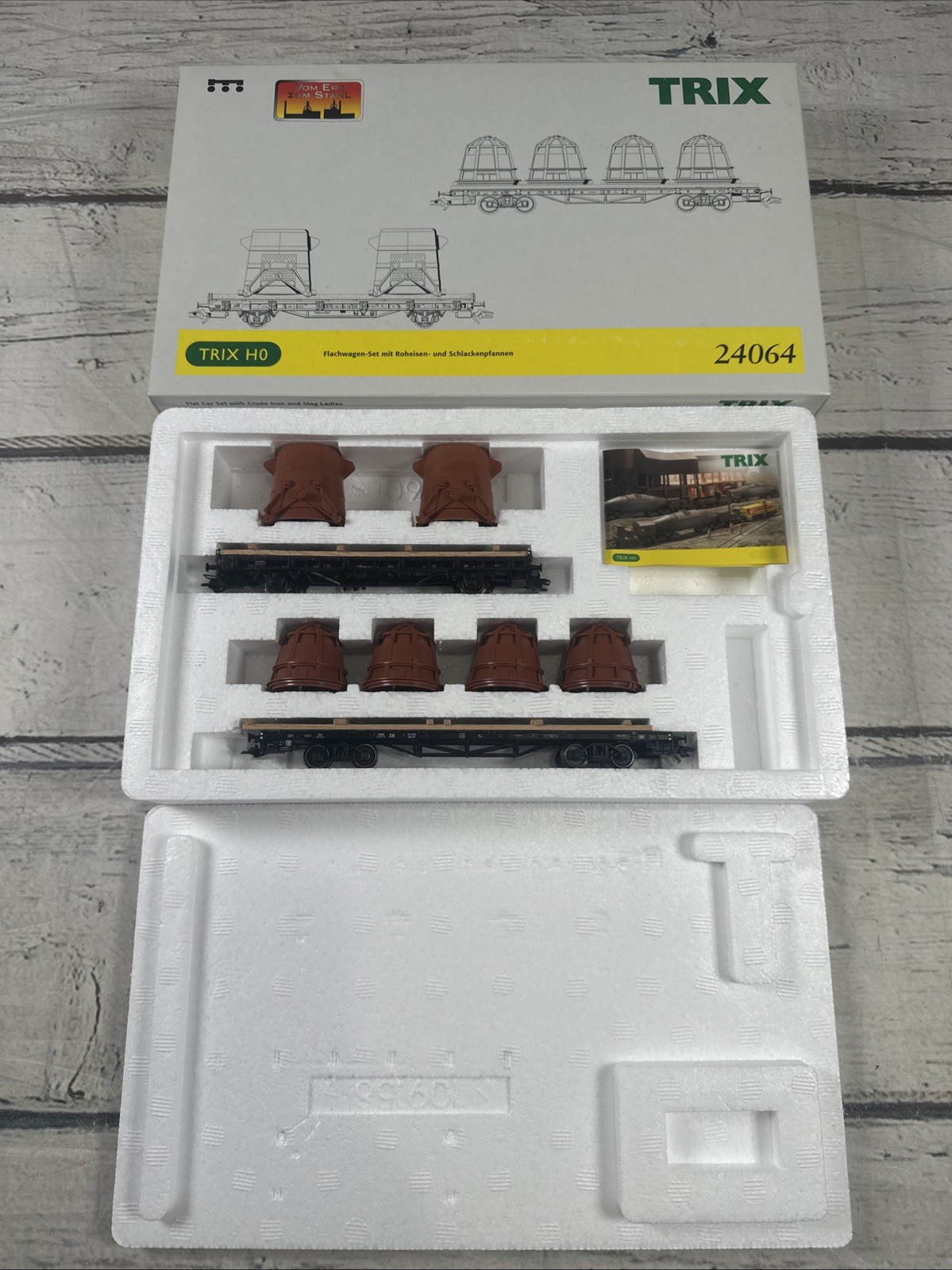 Trix H0 24064 DB Flat Car Set w/ Crude Iron & Slag Ladles 2-Car Set NIB Rare