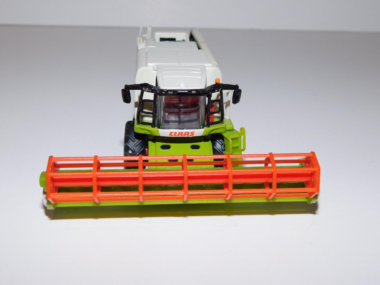 NORSCOT GROUP 1/87 HO SCALE CLAAS LEXION 580 COMBINE w GRAIN HEAD – DIECAST