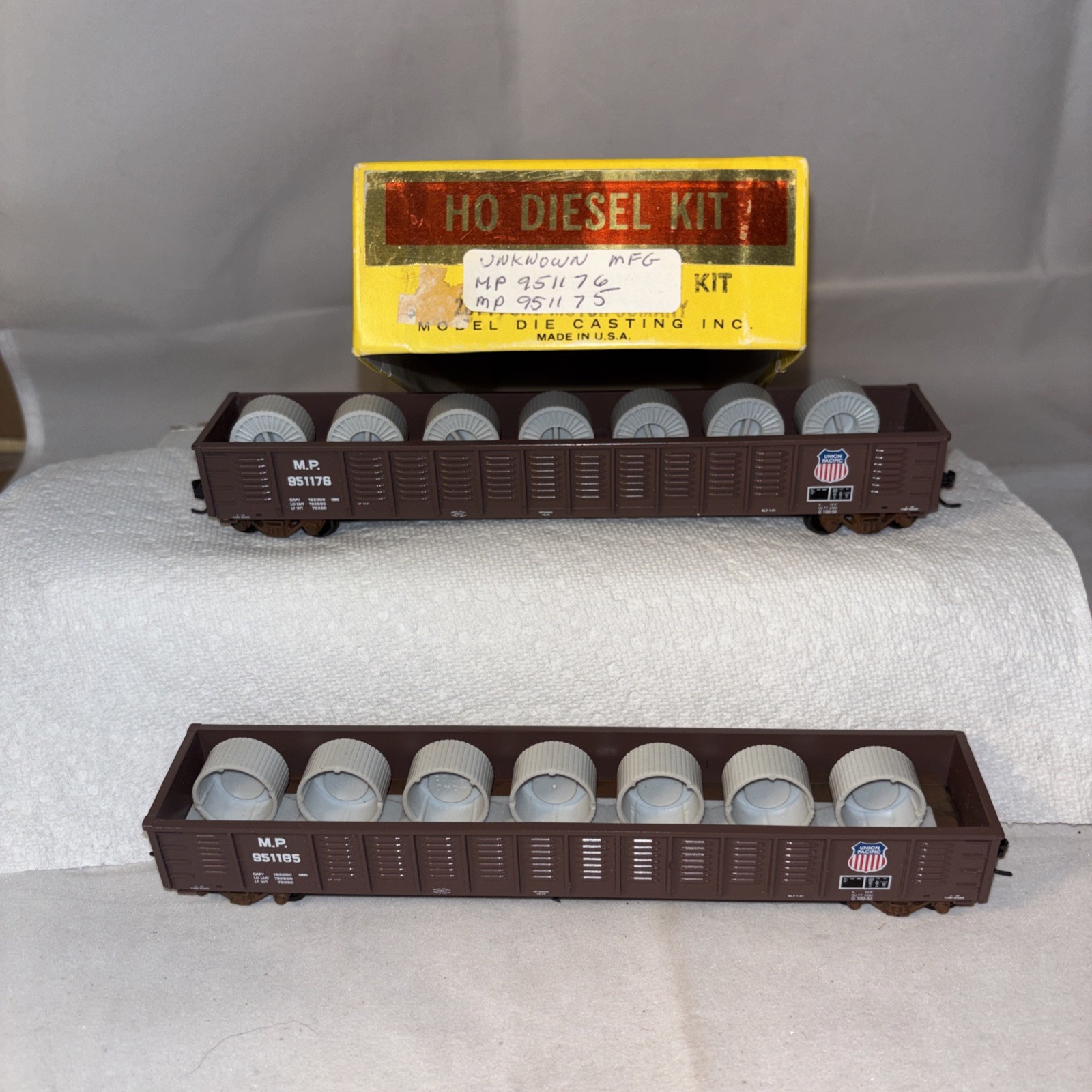 HO Set Of 2 Corrugated Side Gondolas With Steel Coil Load In Mint Condition
