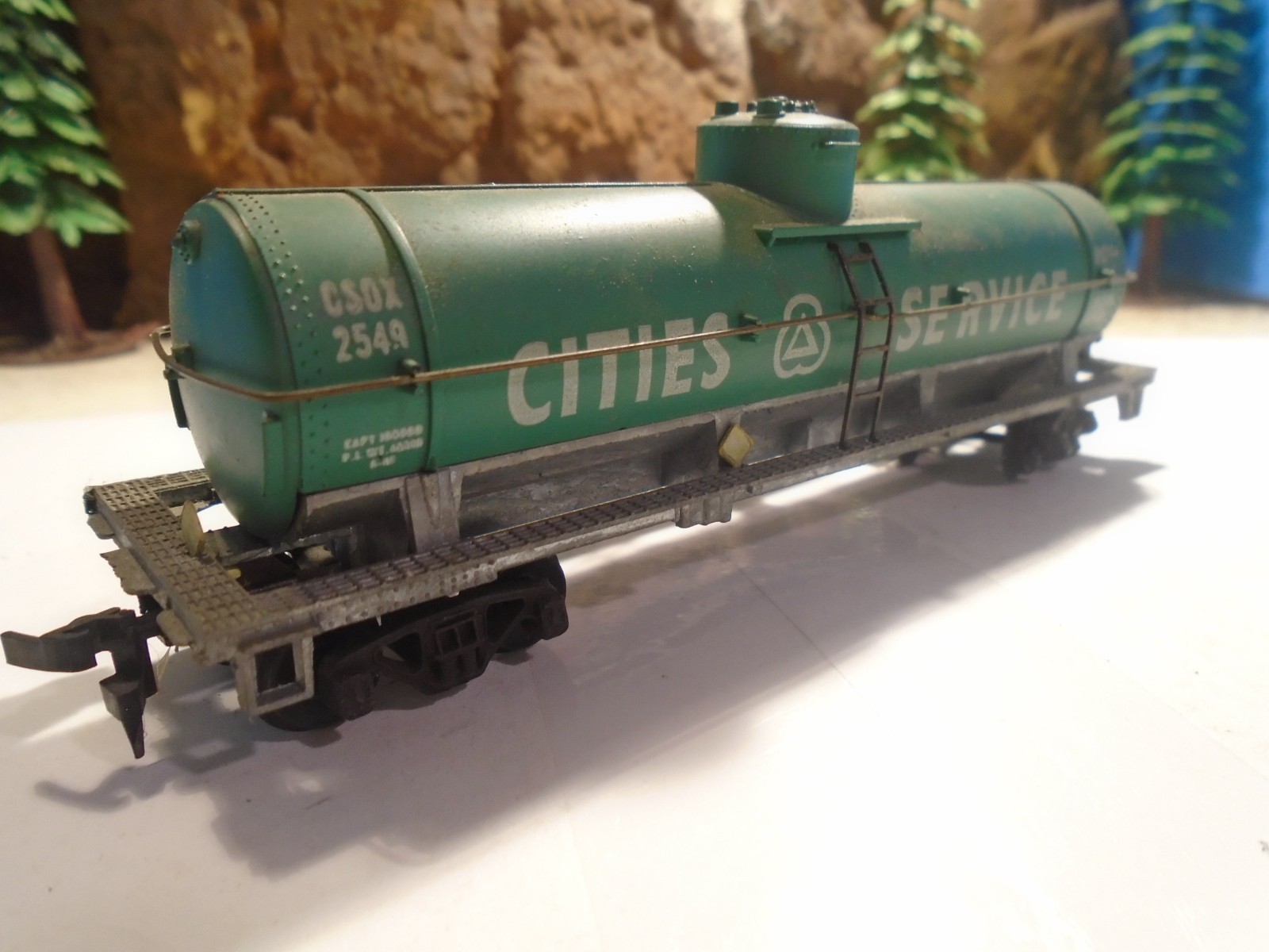 HO SCALE VINTAGE DIECAST VINTAGE CITIES SERVICE TANK CAR CSOX 2549, 5-107-4-5