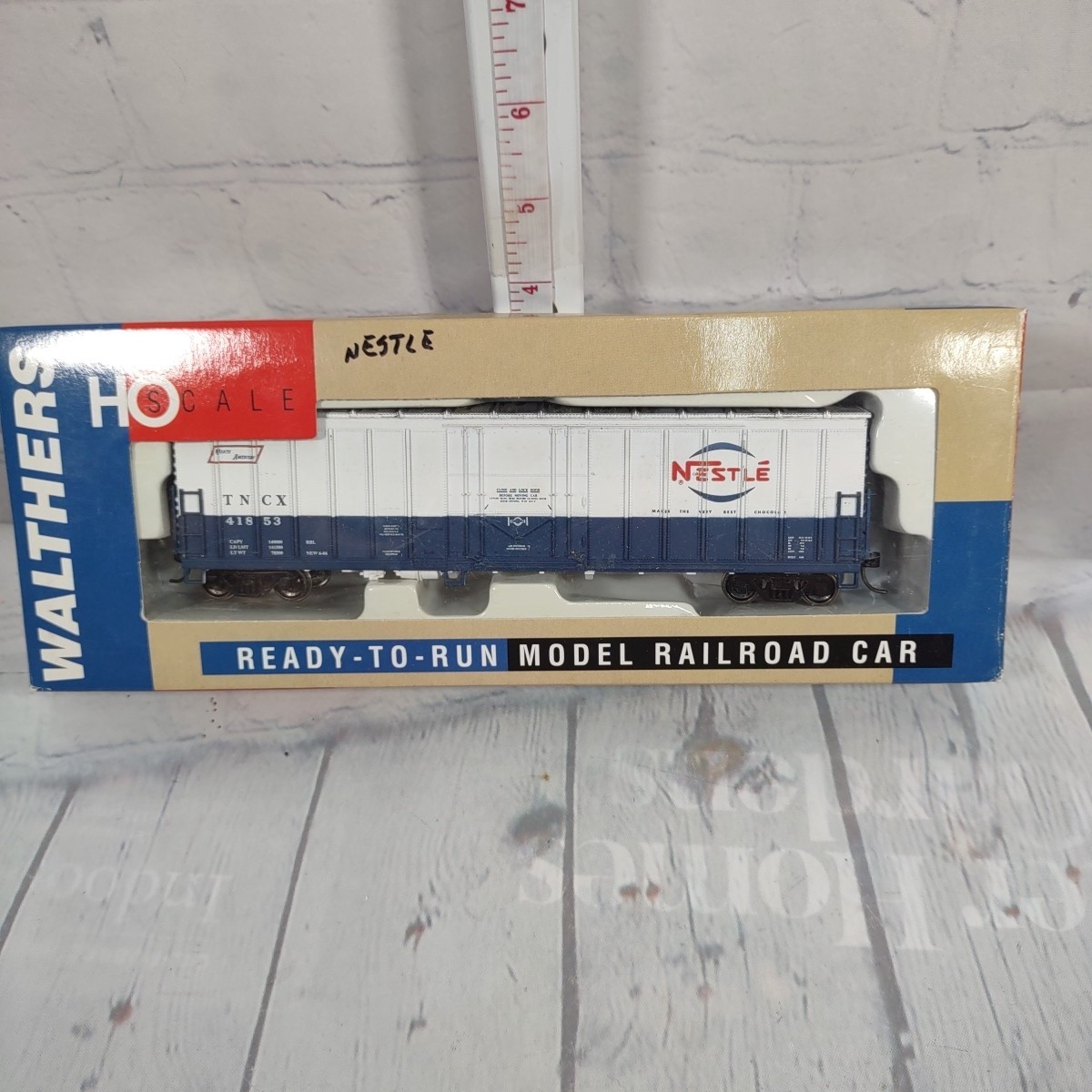 HO Walthers 932-3604 Nestle North American 50’ Exterior Post Boxcar TNCX #41853